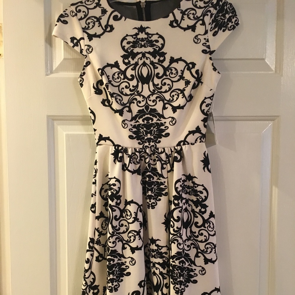 NWT white dress with black detailing!